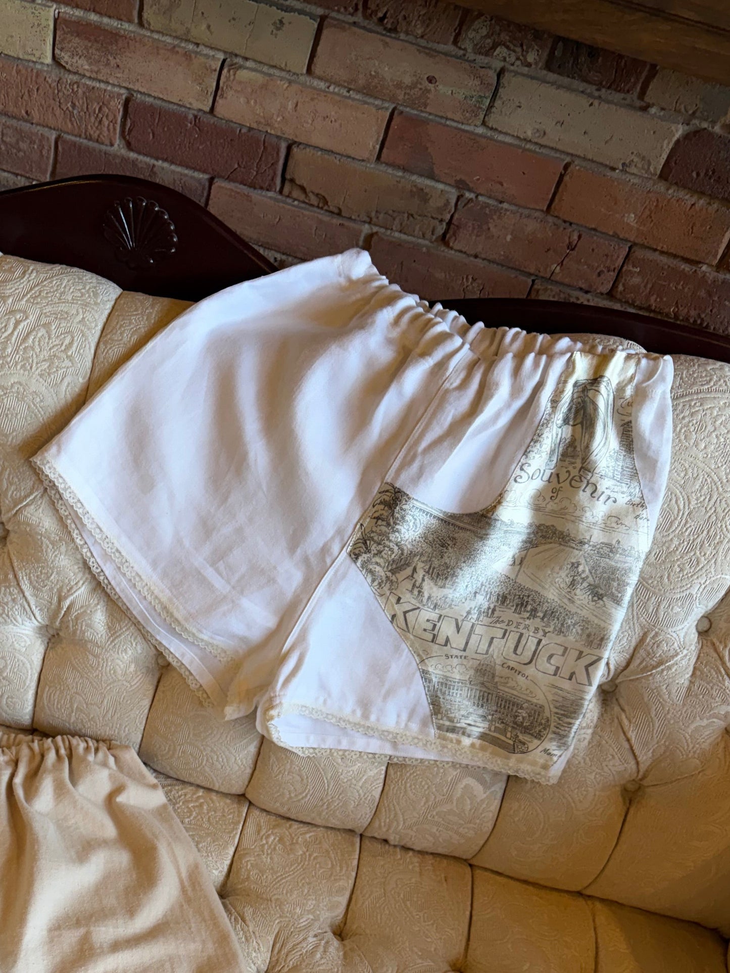 Linen Kentucky Souvenir Shorts [L]
