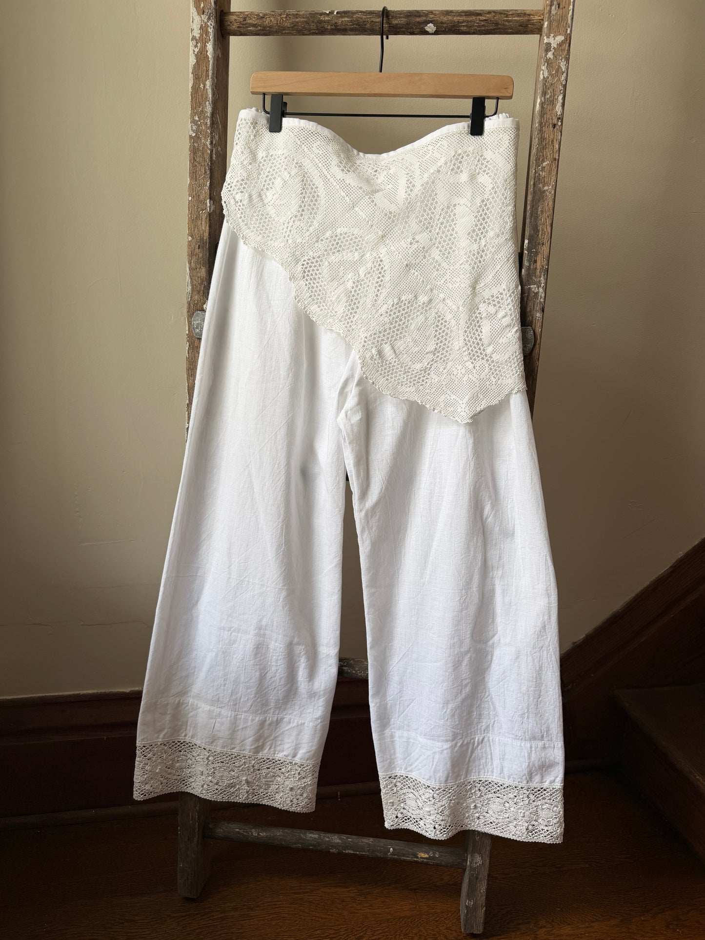 Crochet Hem Bloomer Pants w/ Apron [M/L]