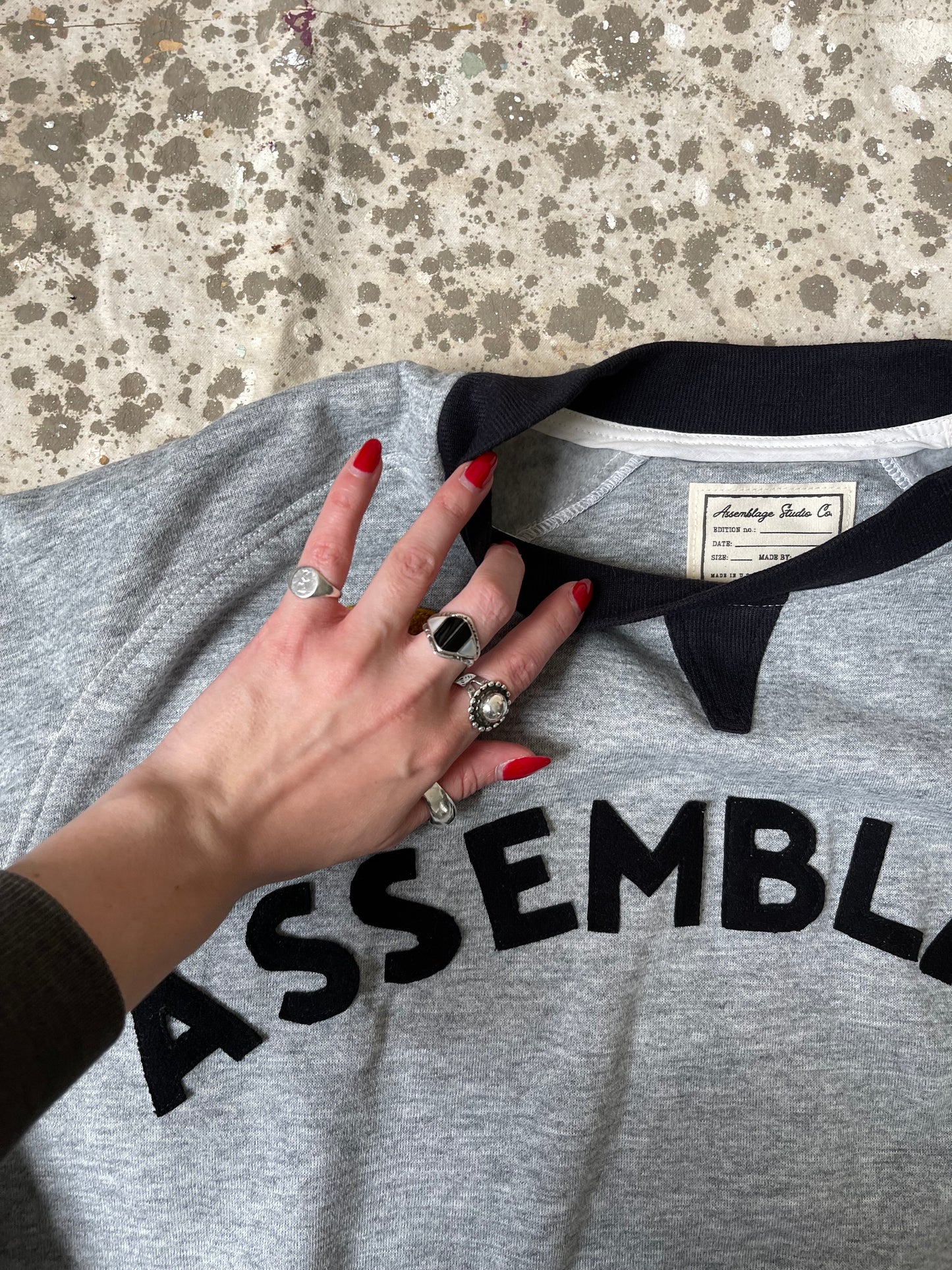 Assemblage Double V Sweatshirt [M/L]