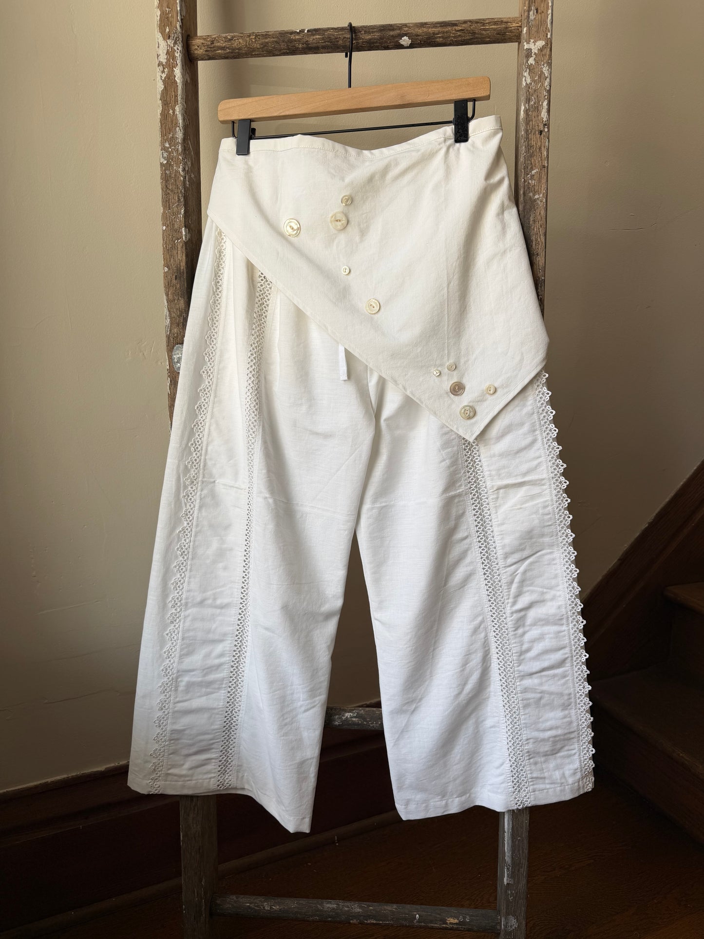 Crochet Stripe Bloomer Pants w/ Apron [S/M]
