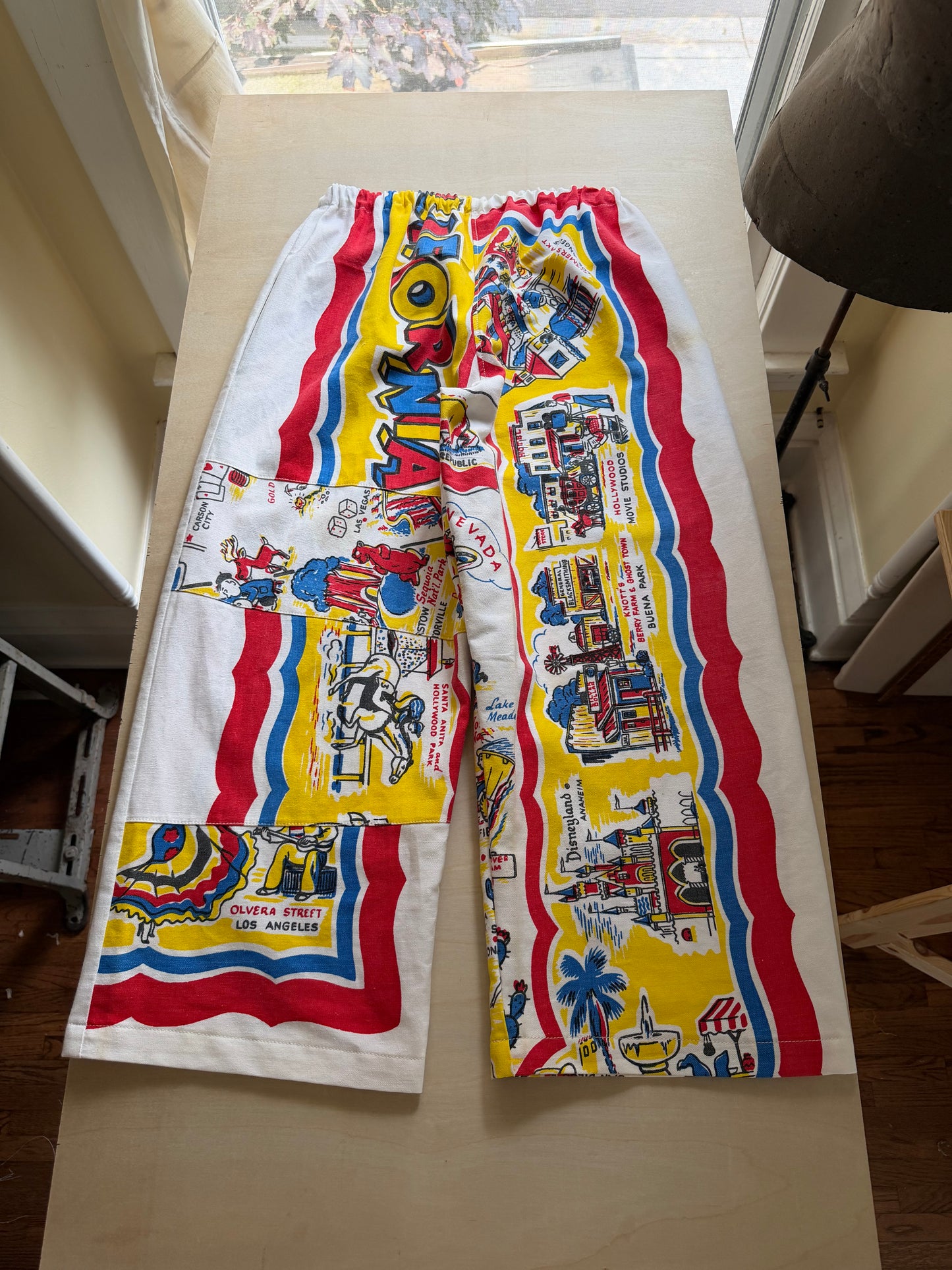 California Explorer Souvenir Pants [S/M]