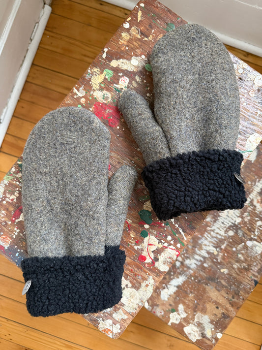 Gray Wool Charm Mittens [S/M]