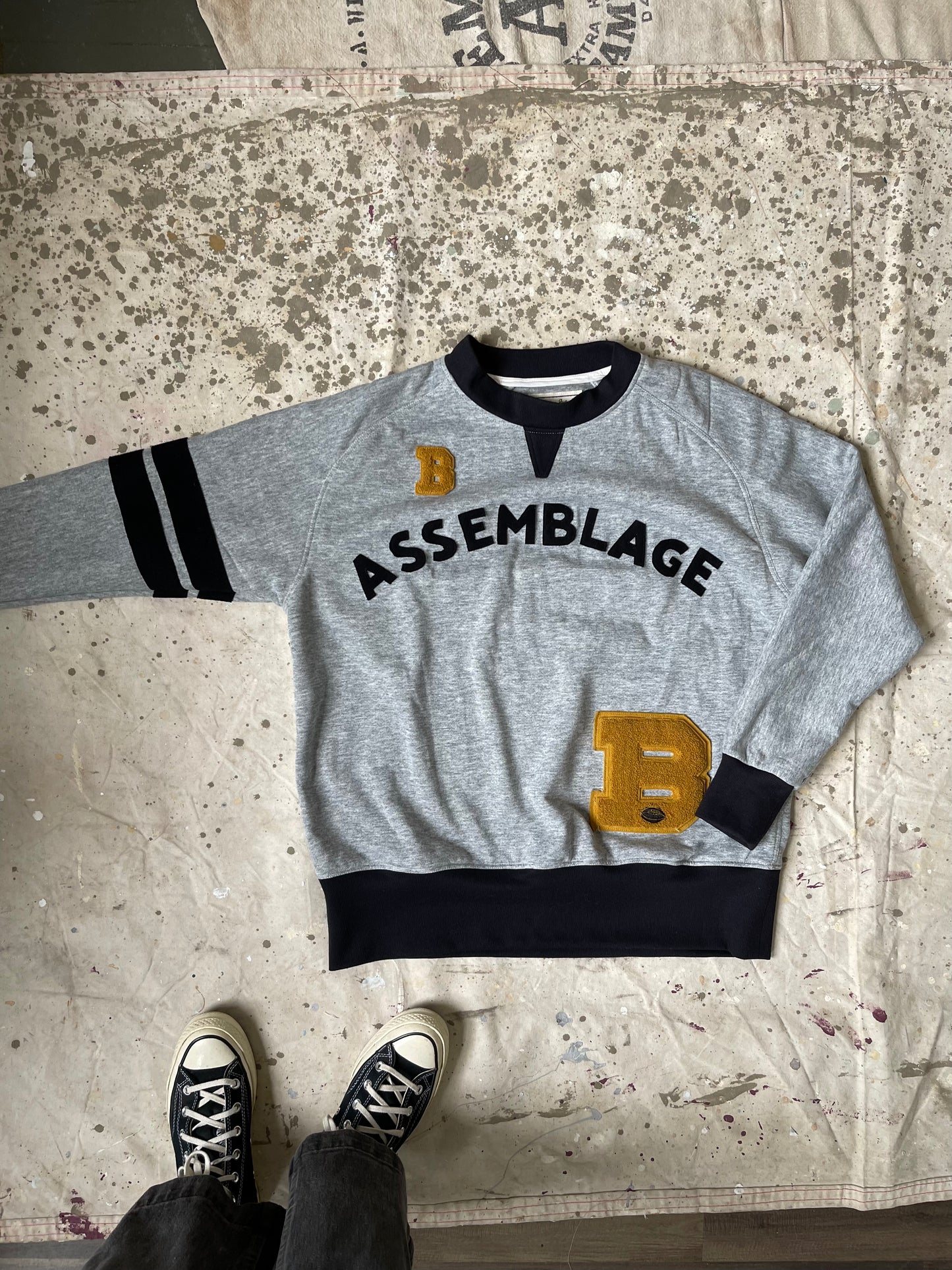 Assemblage Double V Sweatshirt [M/L]